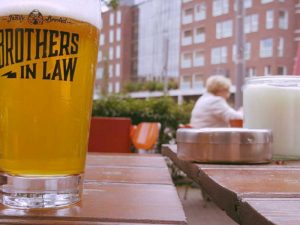 nectar-utrecht-pils-bier-brouwerij-nederland-streekbier-amsterdam-bil-brewing-brothers-in-law-sfeer-01
